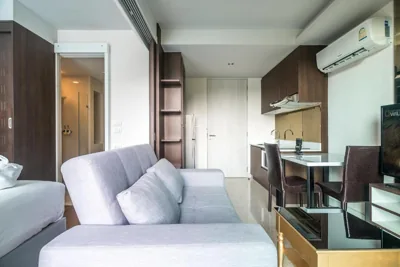 Monolocale con balcone — Apartment at Aristo Surin by Lofty